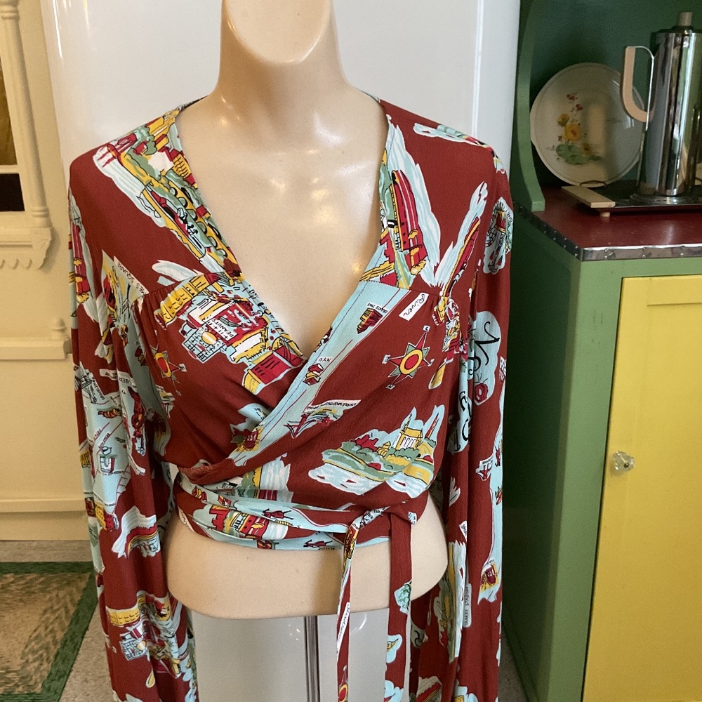 Loco Lindo Flamenco Blouse with Manhattan New York City Map Print M